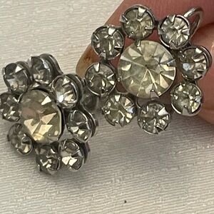 Vintage stunning clear cut crystal cluster screw on earrings
